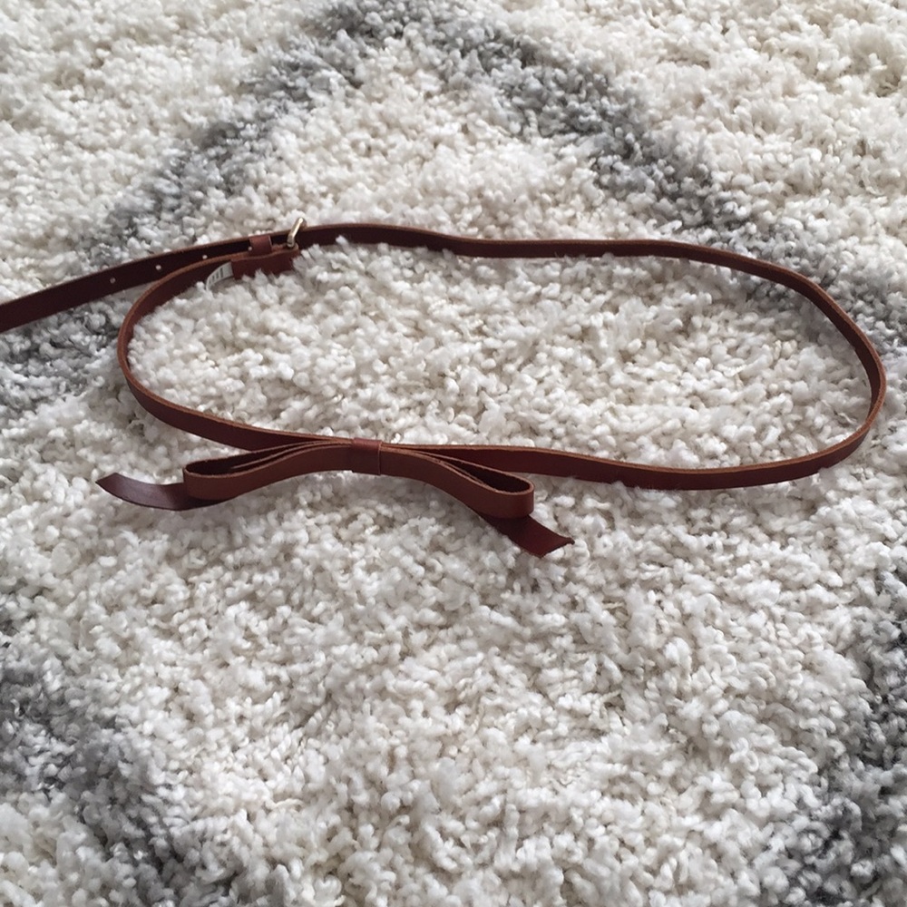 Gap leather belt with bow